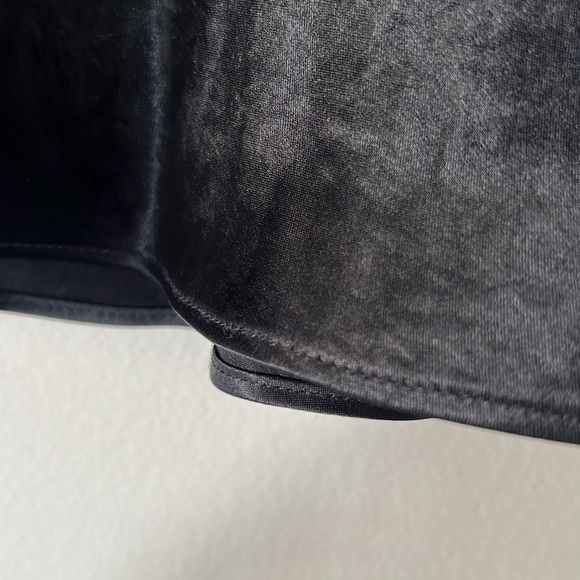 Aritzia Babaton black satin midi skirt size 14/L/XL NWT - Picture 5 of 9